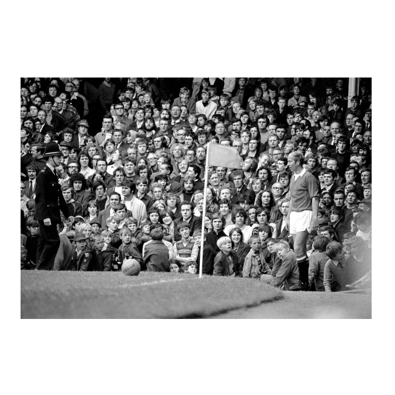 Bobby Charlton au corner, 1971 - Image 3