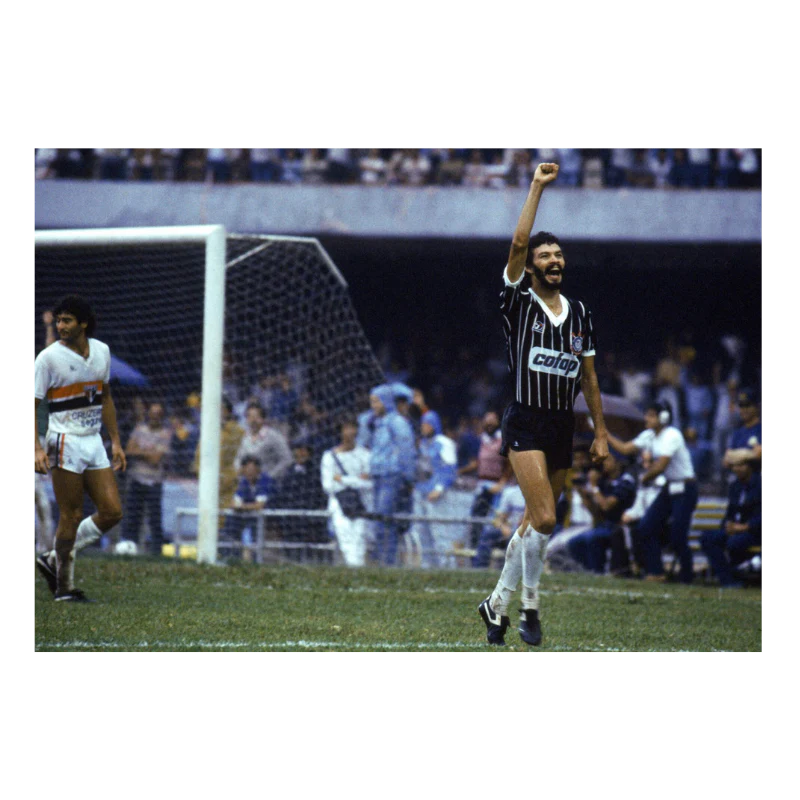 Célébration poing levé de Socrates, 1983 - Image 3
