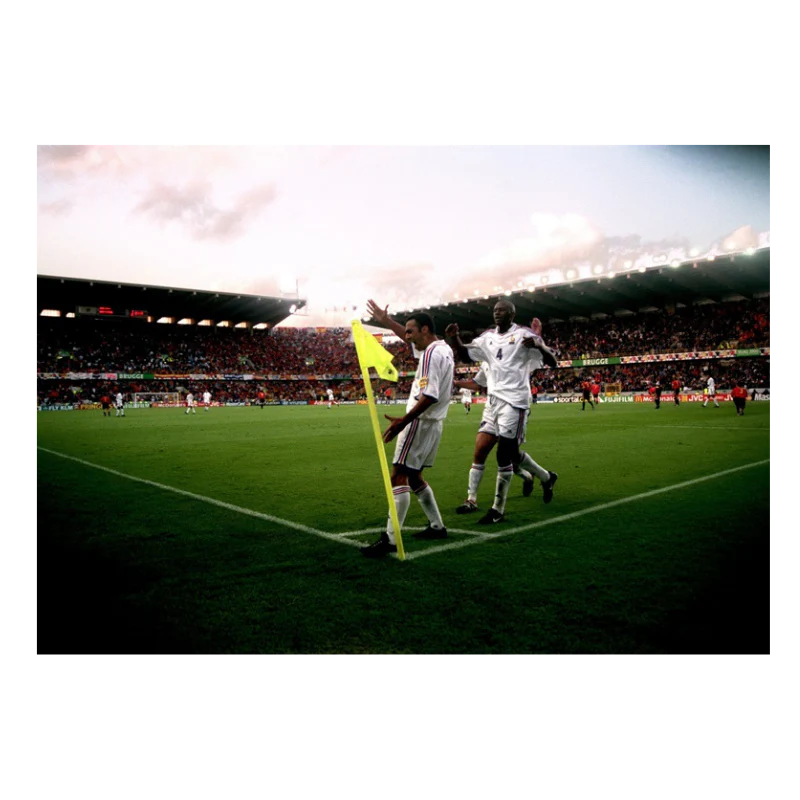 Célébration de Djorkaeff et Vieira face à l'Espagne, 2000 - Image 3