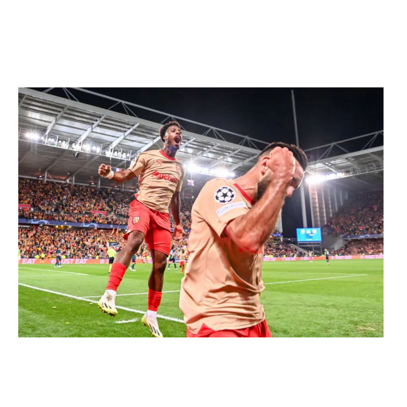 Wahi et Thomasson célèbrent leut but face à Arsenal, 2023 - Image 3