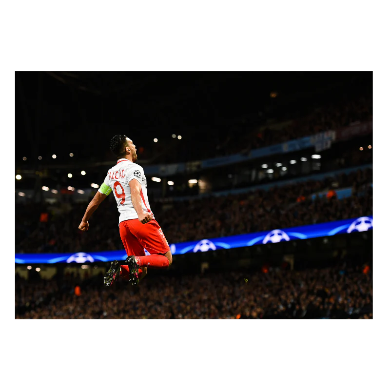 Falcao dans le ciel de Manchester, 2017 - Image 3