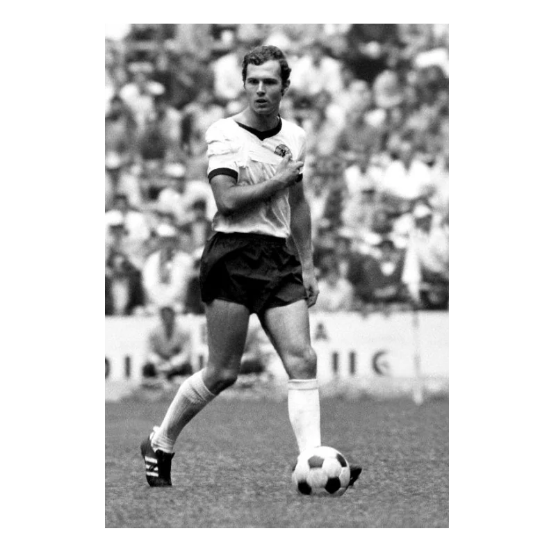 Franz Beckenbauer avec le bras en écharpe, 1970 - Image 3