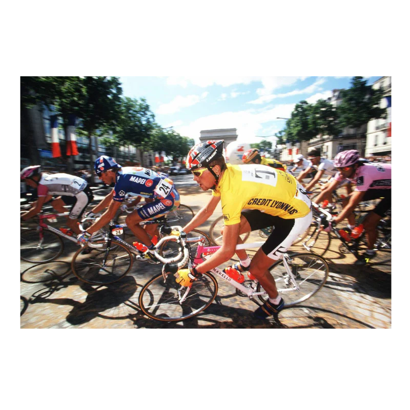 Jan Ullrich en jaune sur les Champs Elysées, 1997 - Image 3