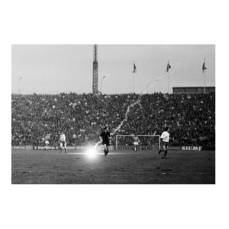 Jet de fumigène à Mönchengladbach, 1971 - Image 3