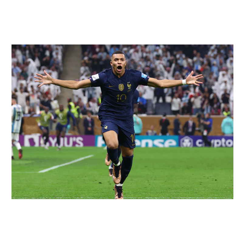 Kylian MbappĂ© fĂȘte son but Ă©galisateur, Mondial 2022 - Image 3