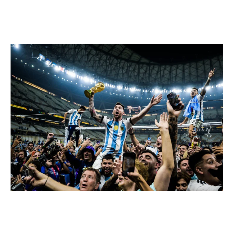 Lionel Messi avec la Coupe du Monde, 2022 - Image 3
