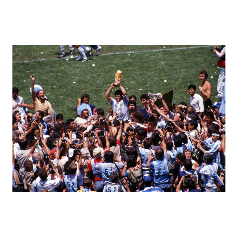 Maradona avec la coupe du monde, 1986 - Image 3