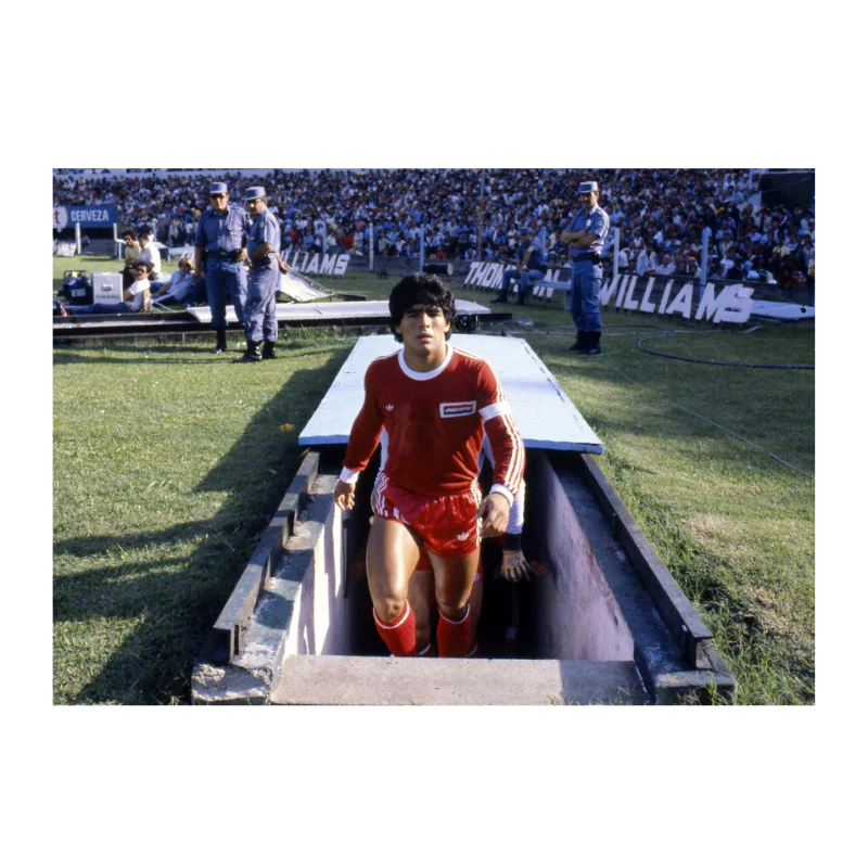 Maradona sort du tunnel, 1980 - Image 3