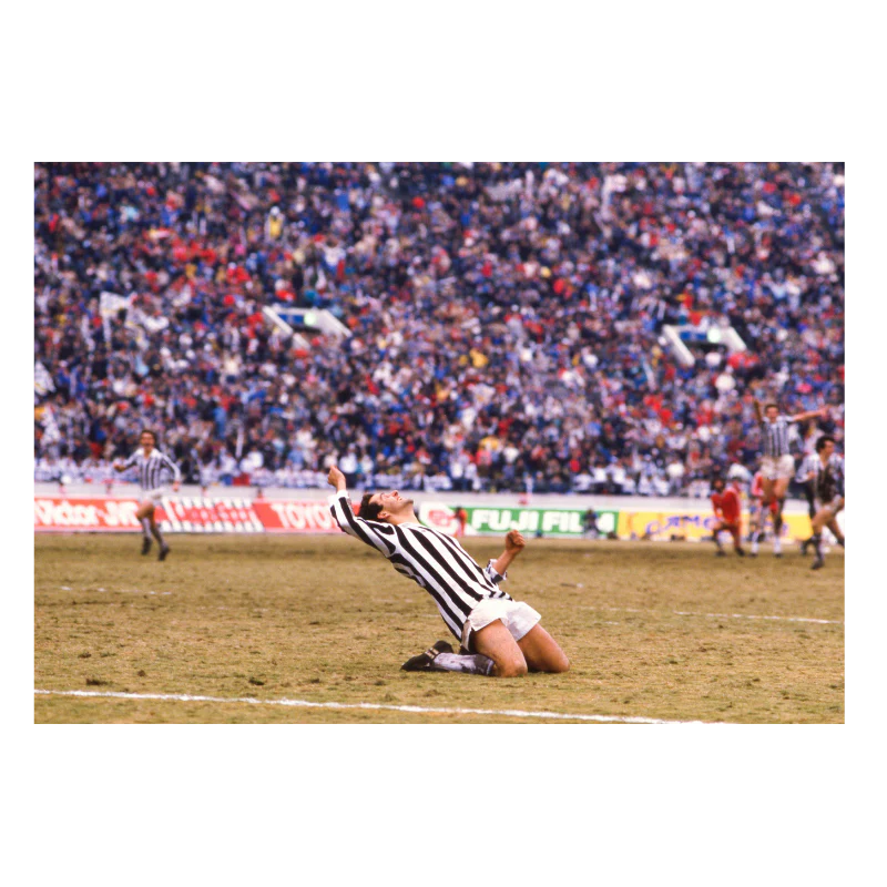 Michel Platini célèbre son tir au but vainqueur, Intercontinentale 1985 - Image 3