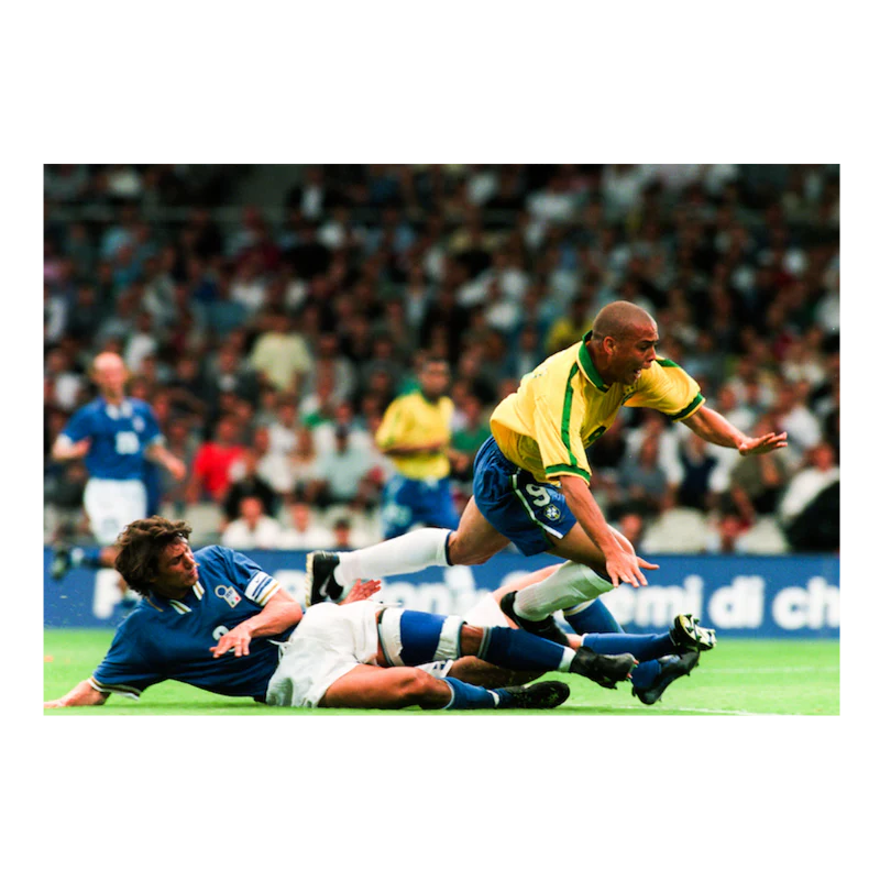 Paolo Maldini face à Ronaldo, Tournoi de France 1997 - Image 3