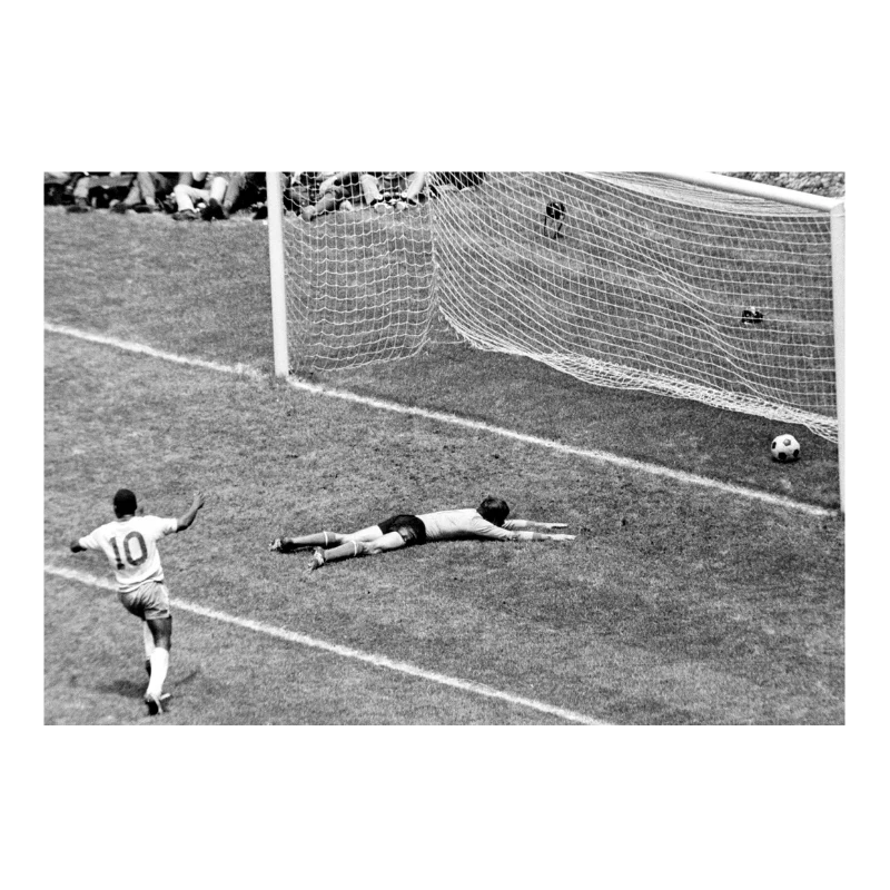 Pelé fête le but du Brésil en finale, Mondial 1970 - Image 3