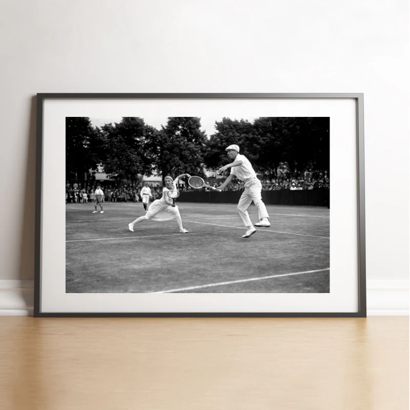 René Lacoste et Suzanne Lenglen jouant un double, 1920 - Image 2