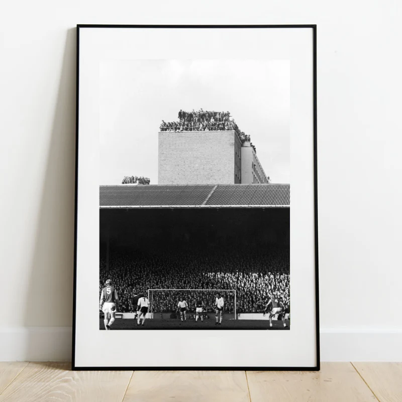 Supporters de West Ham sur le toit du stade, 1984 - Image 2