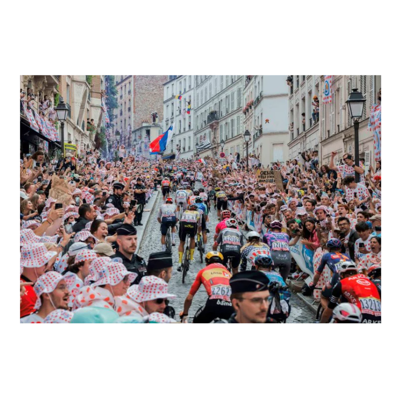 Ascension de la rue Lepic à Montmarte, Tour de France 2025 - Image 3