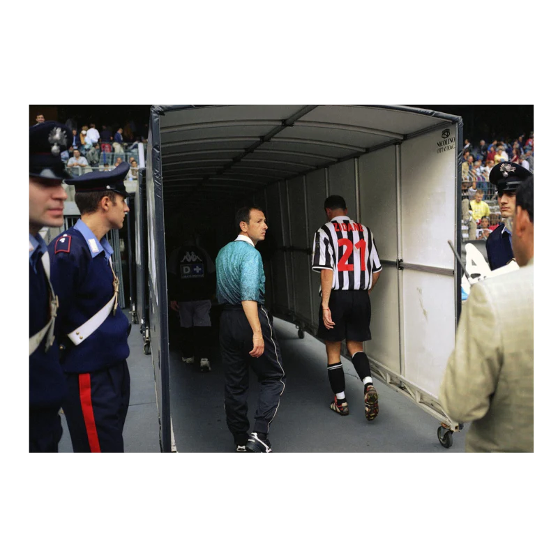 Zidane rentre aux vestiaires, 1998 - Image 3